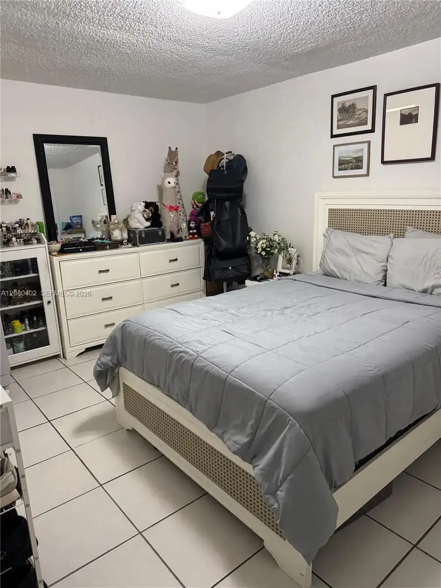 5050 NW 7th St # 604, Miami FL 33126 photo 4
