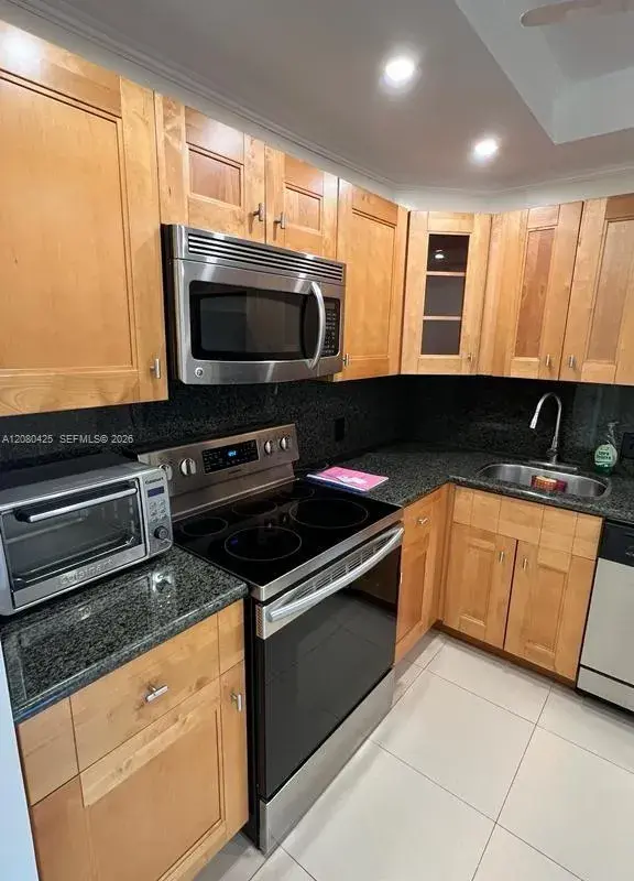 20500 W Country Club Dr # 204, Aventura FL 33180