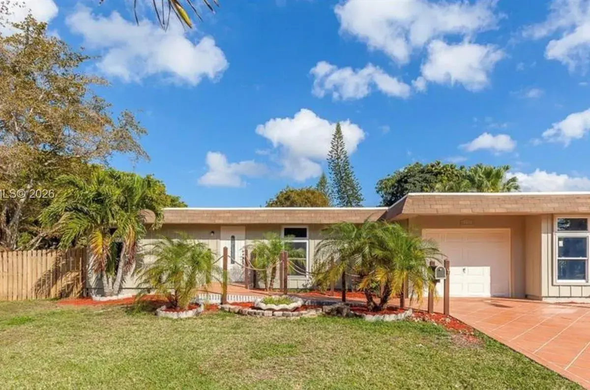 7912 NW 73rd Ave, Tamarac FL 33321