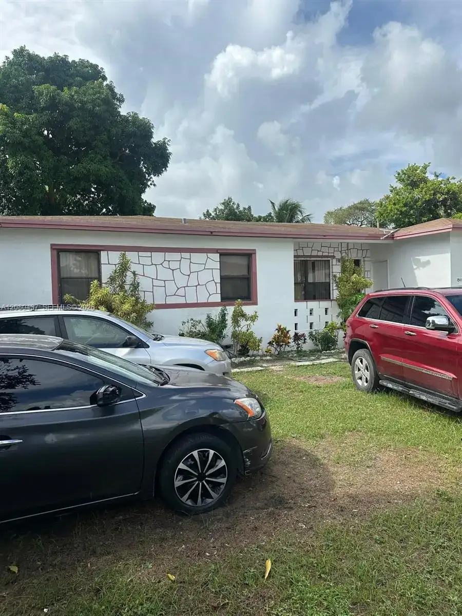 1500 NE 150th St, Miami FL 33161 photo 3