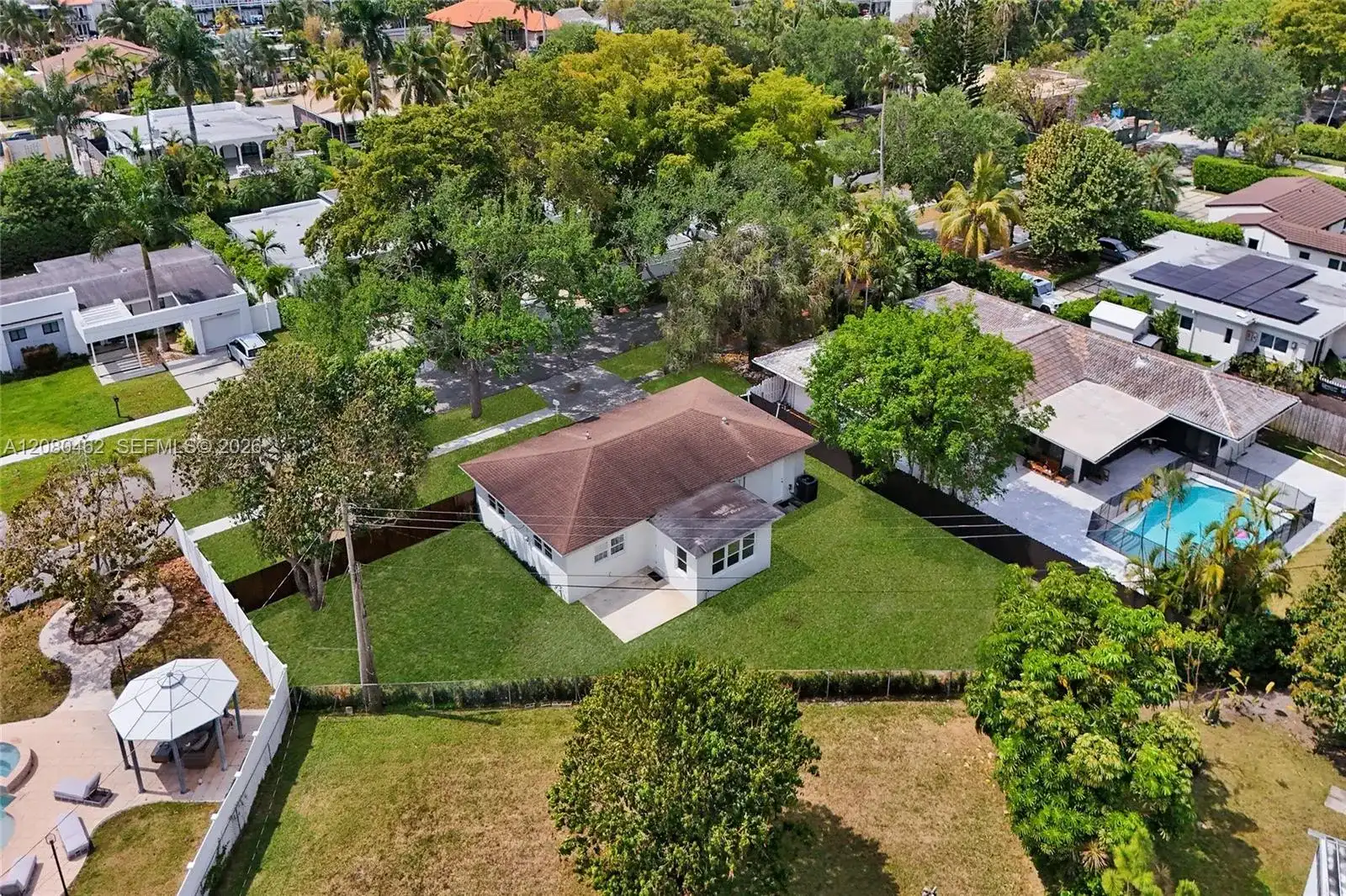 2125 Alamanda Dr, North Miami FL 33181