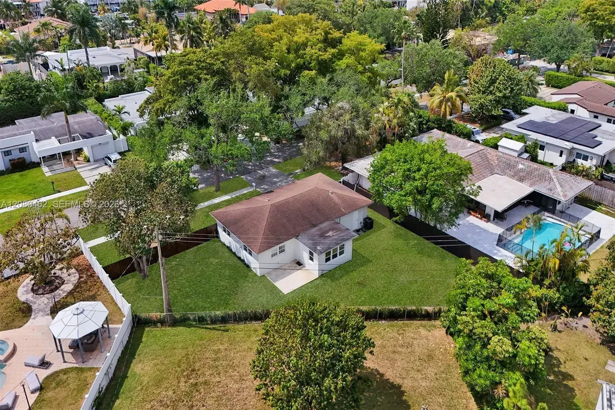 2125 Alamanda Dr, North Miami FL 33181