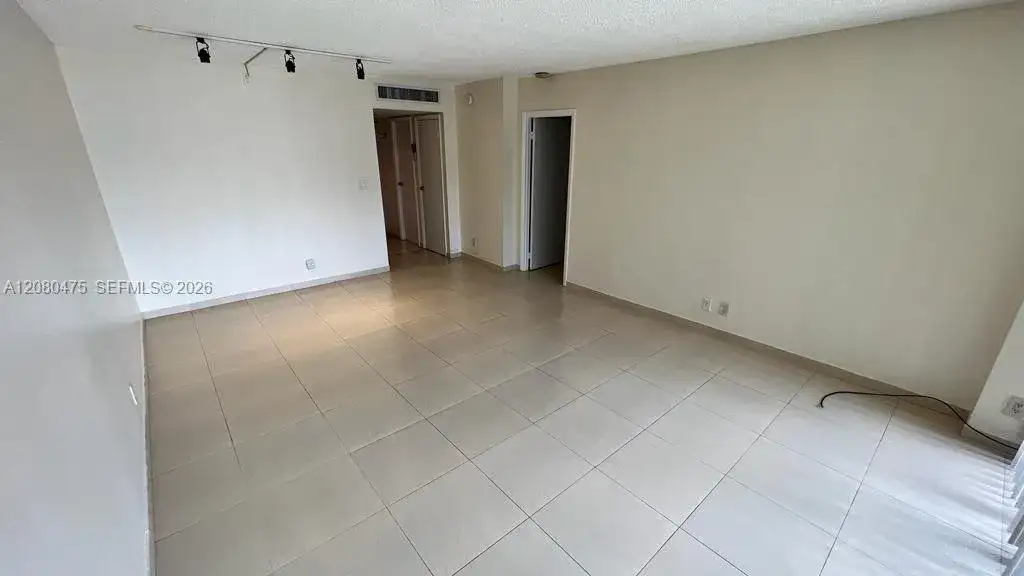 20500 W COUNTRY CLUB DR # 204, Aventura FL 33180 photo 4