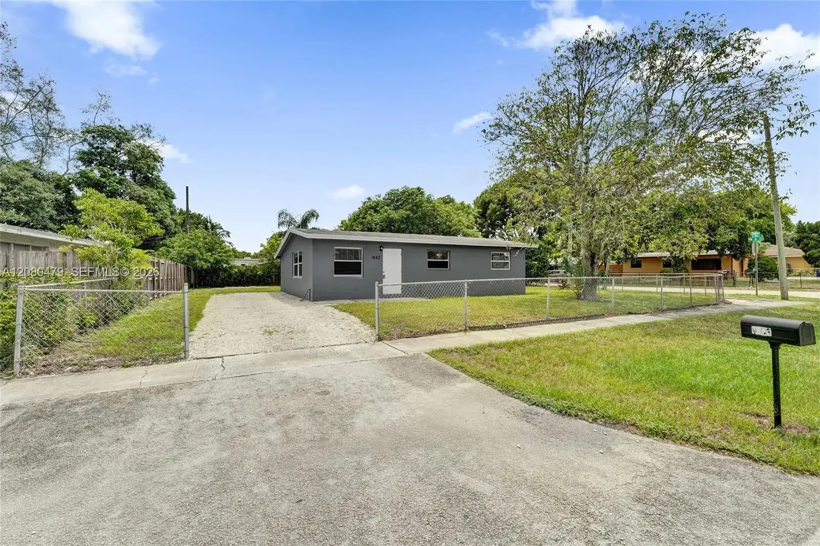 1843 Lauderdale Manor Dr, Fort Lauderdale FL 33311 photo 2
