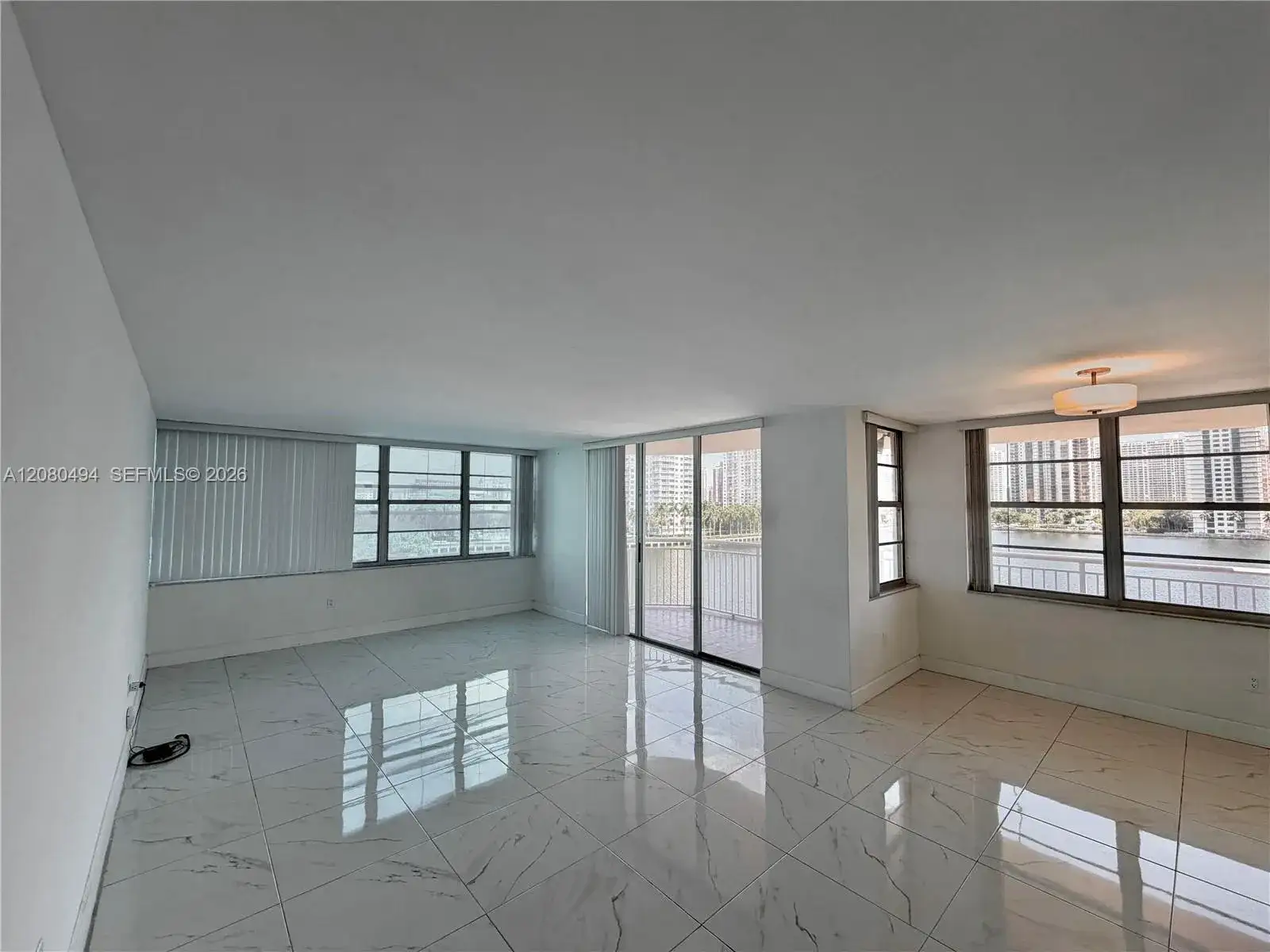 18081 Biscayne Blvd # 504, Aventura FL 33160 photo 2