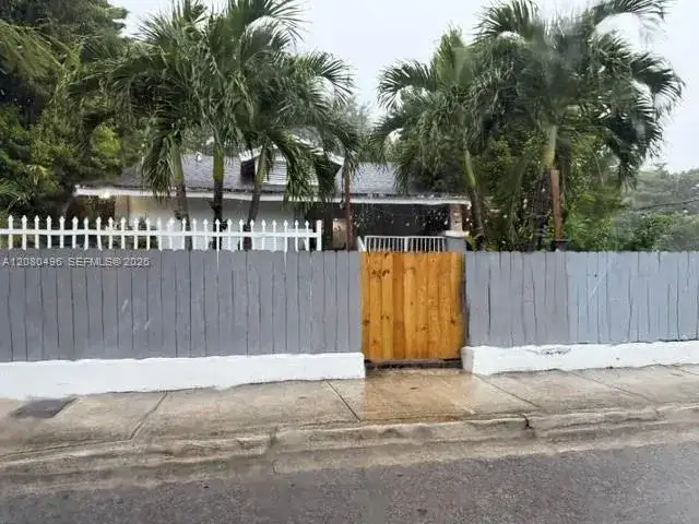 812 NW 29th Ter, Miami FL 33127 photo 2