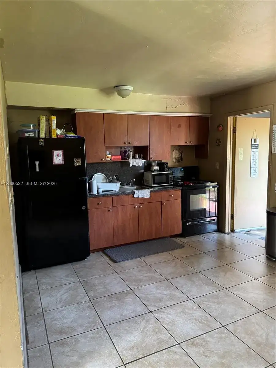 1075 NW 100th St, Miami FL 33150 photo 4