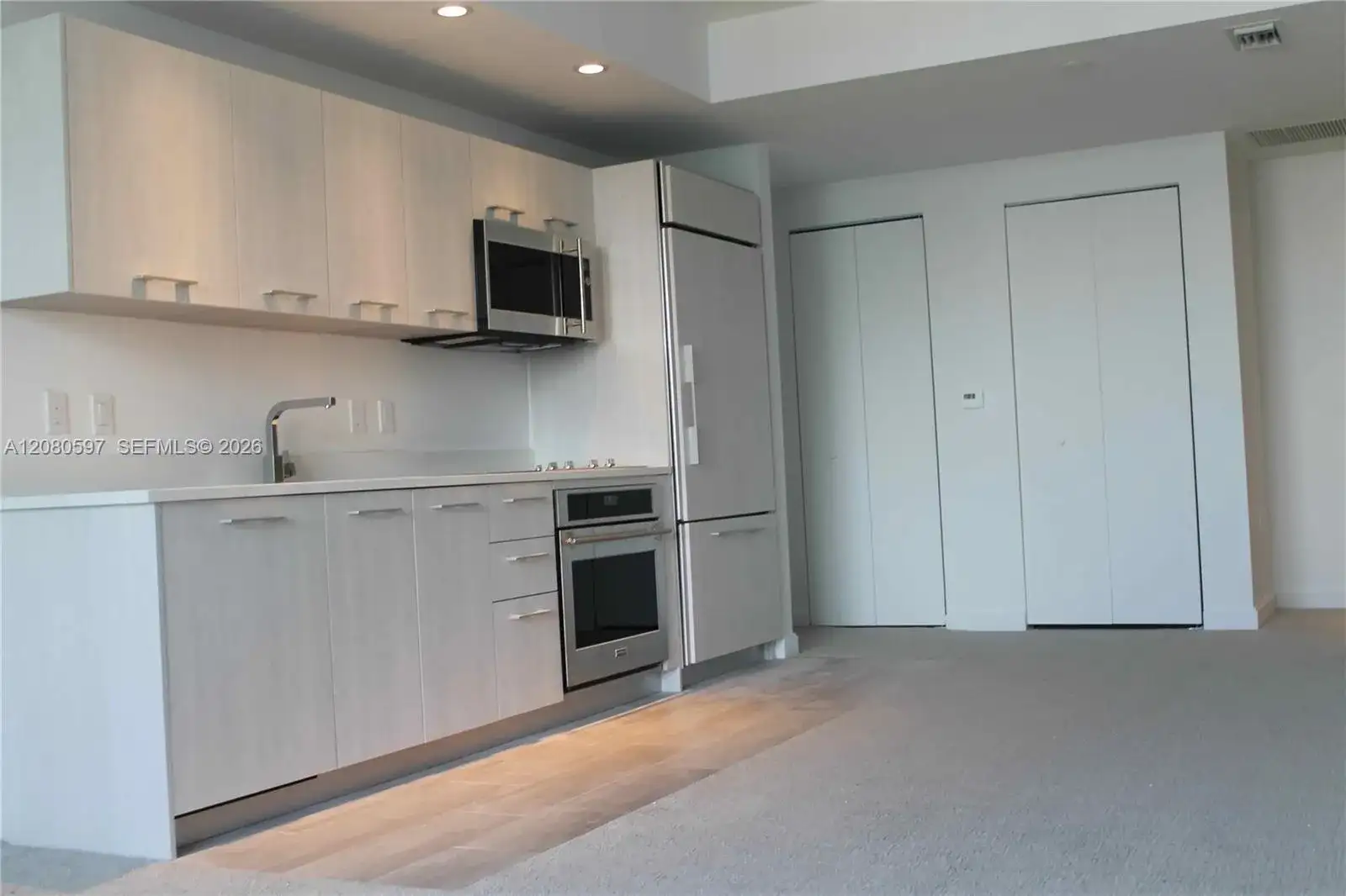 45 SW 9th St # 2809, Miami FL 33130 photo 2