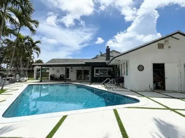 1436 NW 8th St, Dania Beach FL 33004