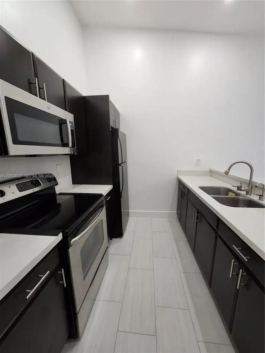 18224 Mediterranean Blvd # 17, Hialeah FL 33015 photo 5