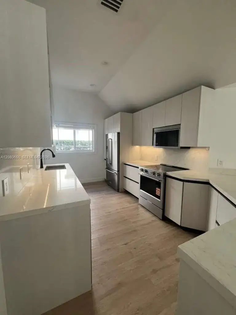 211 SW 29th Rd, Miami FL 33129 photo 4