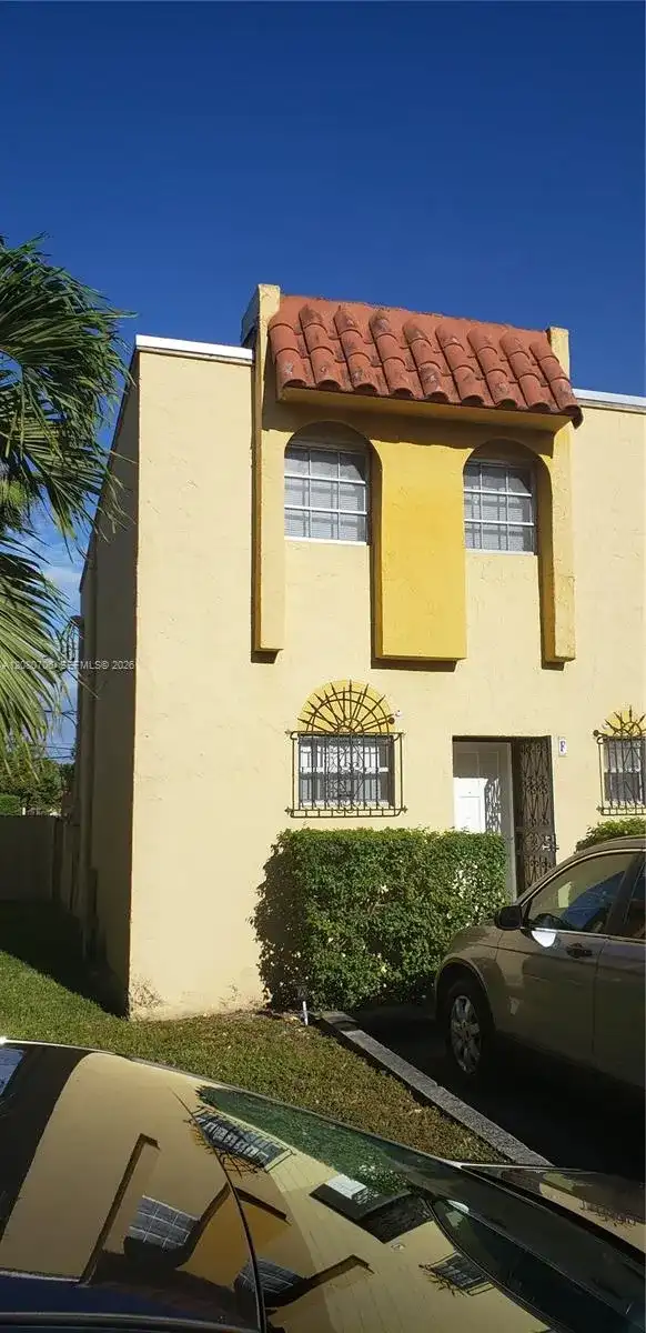 11 Olive Dr # F, Hialeah FL 33010