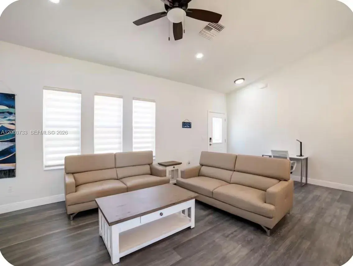 812 Lake Betty Dr, Lake Placid FL 33852