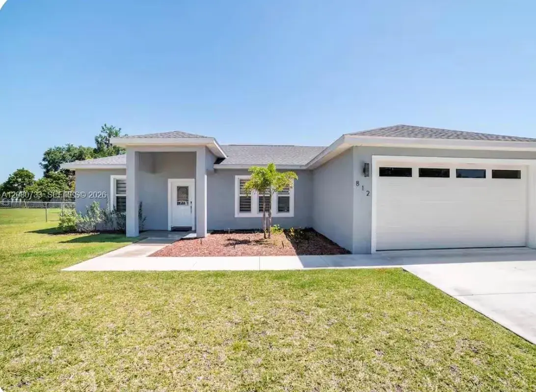 812 Lake Betty Dr, Lake Placid FL 33852