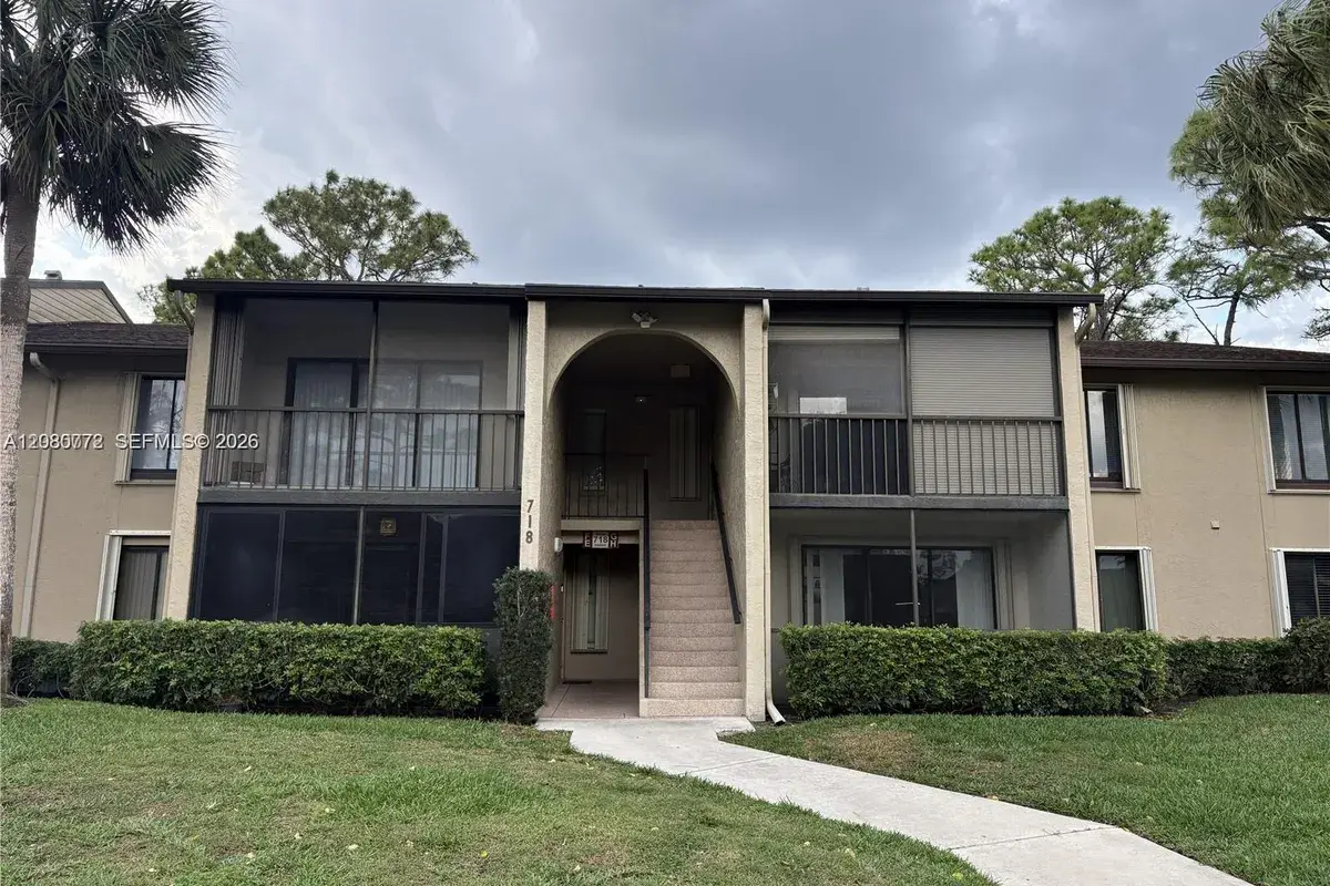 718 Sunny Pine Way # F2, Green Acres FL 33415