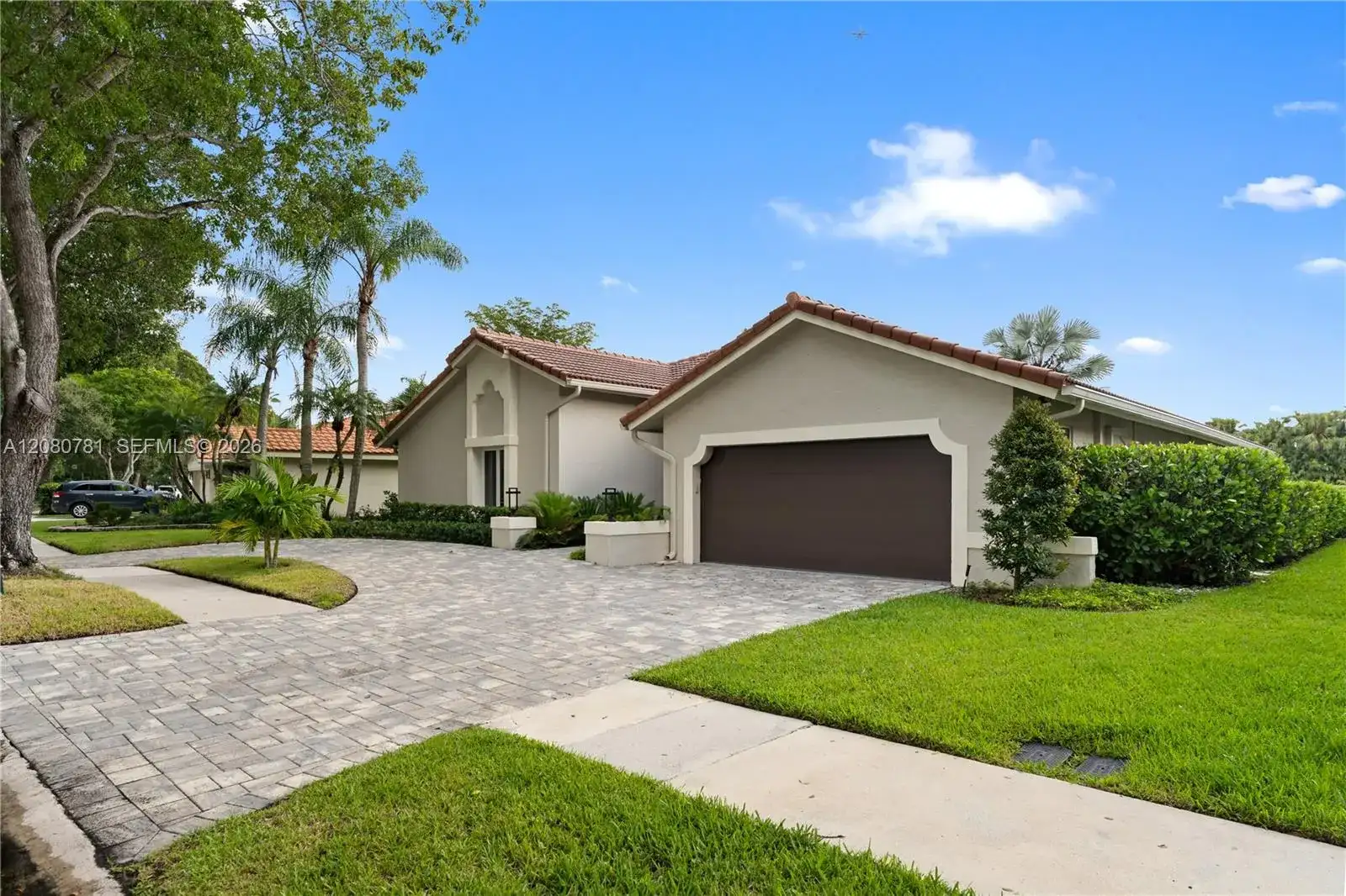1900 Lakeshore Dr, Weston FL 33326 photo 2