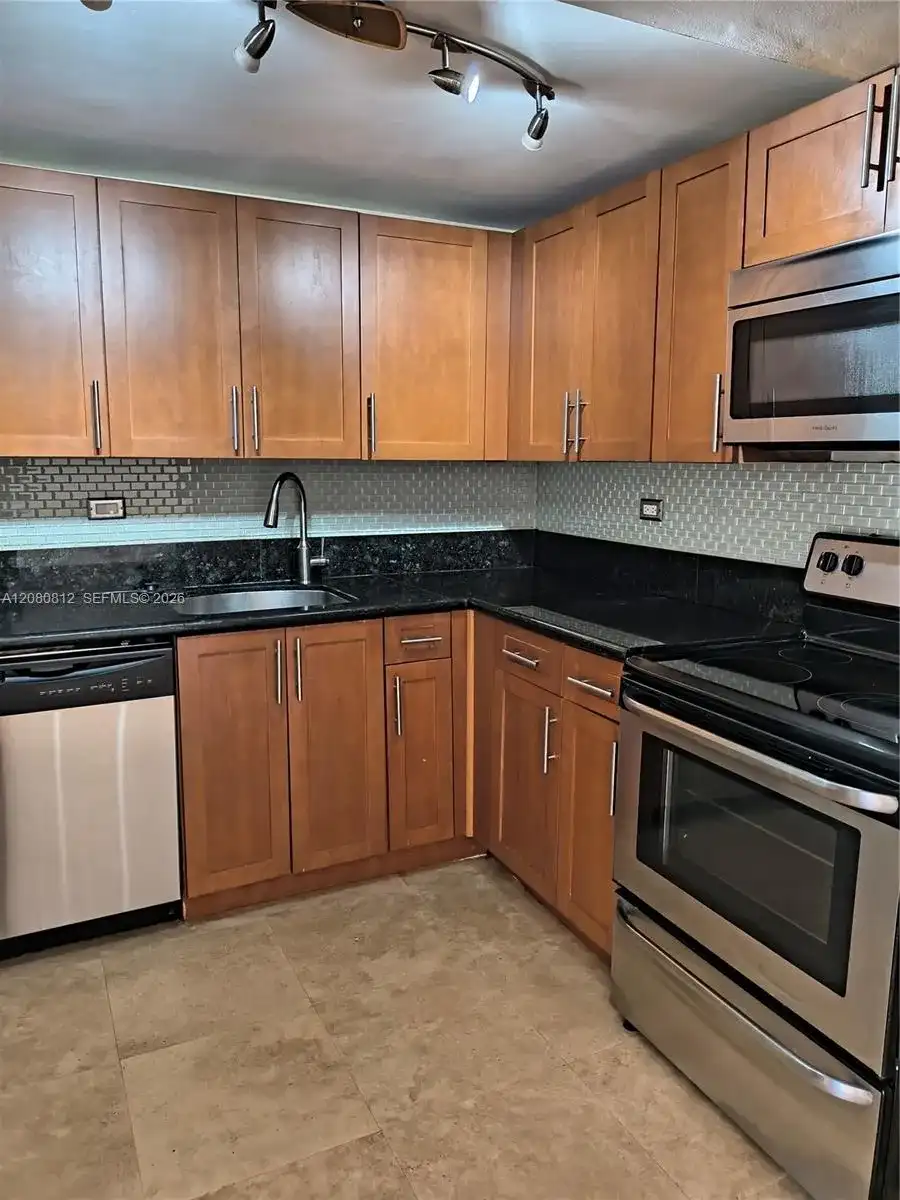 1740 NW N River Dr # 120, Miami FL 33125