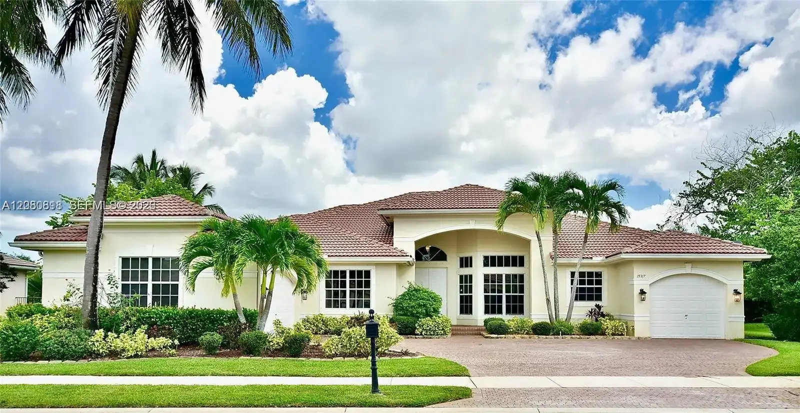 15317 SW 35th St, Davie FL 33331