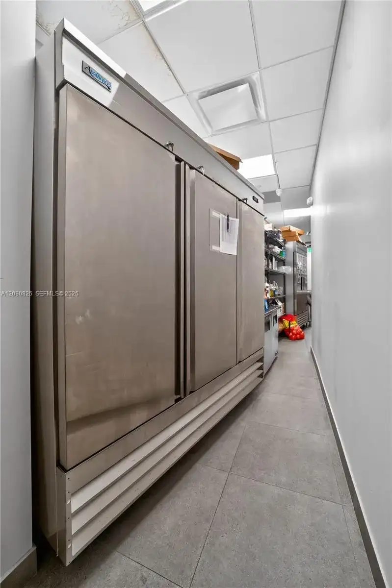 2 S Biscayne Blvd, Miami FL 33131 photo 4