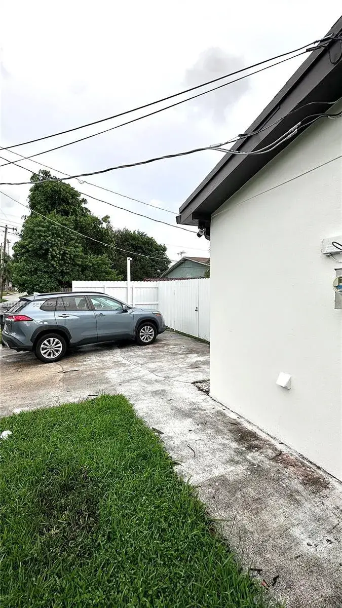 2415 Thomas st # B, Hollywood FL 33020