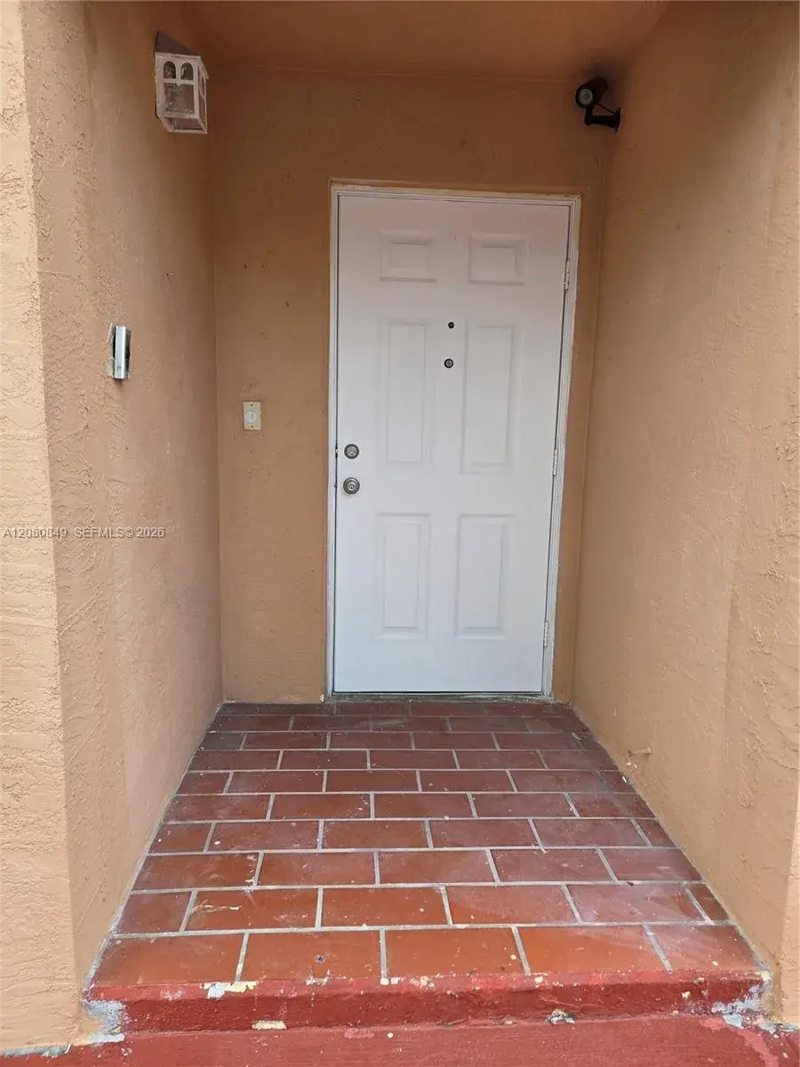 306 NW 114th Ave # 101, Sweetwater FL 33172