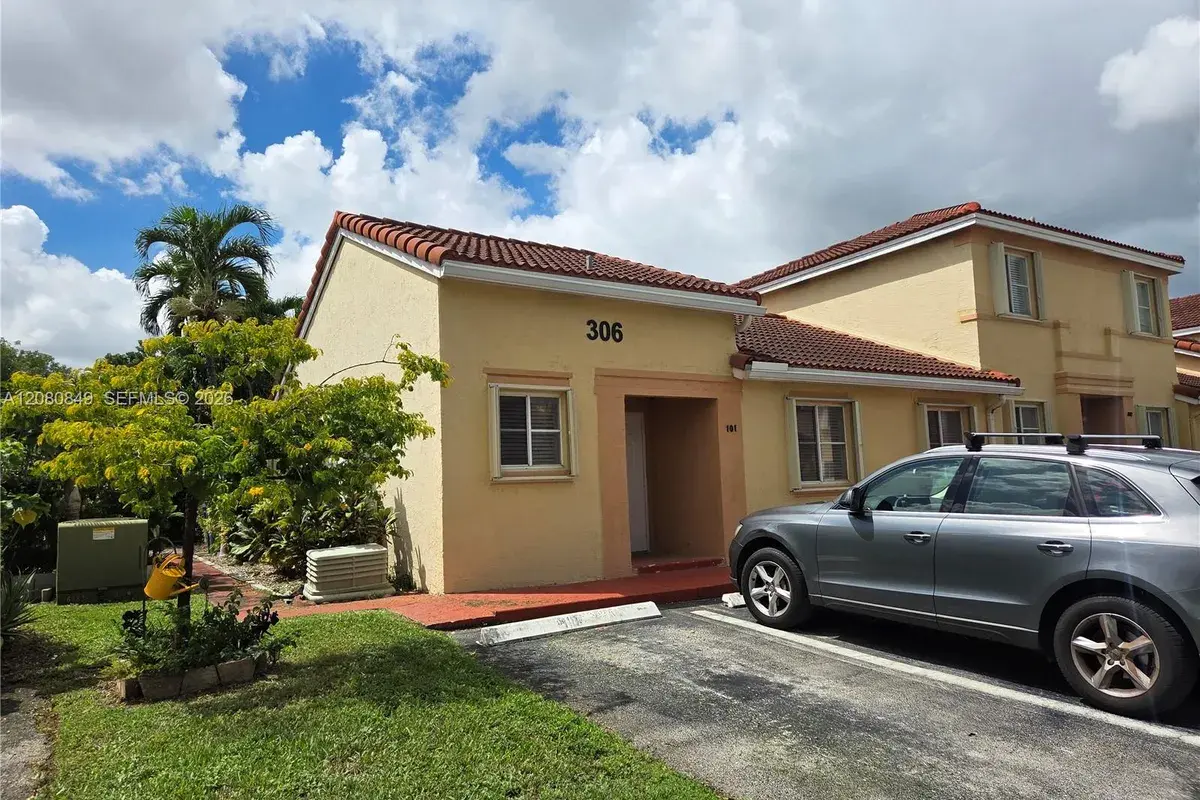 306 NW 114th Ave # 101, Sweetwater FL 33172