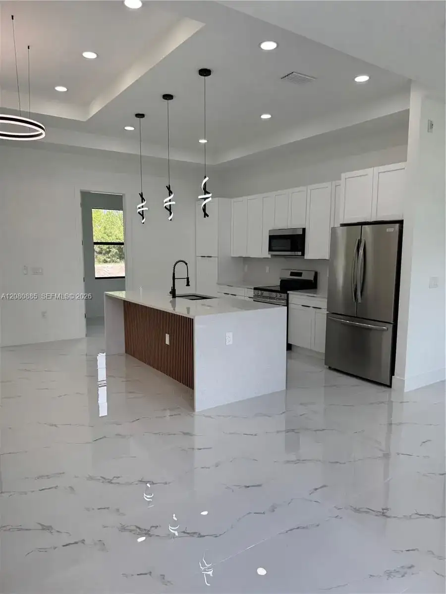 842 Nina Ave, Lehigh Acres FL 33974 photo 3