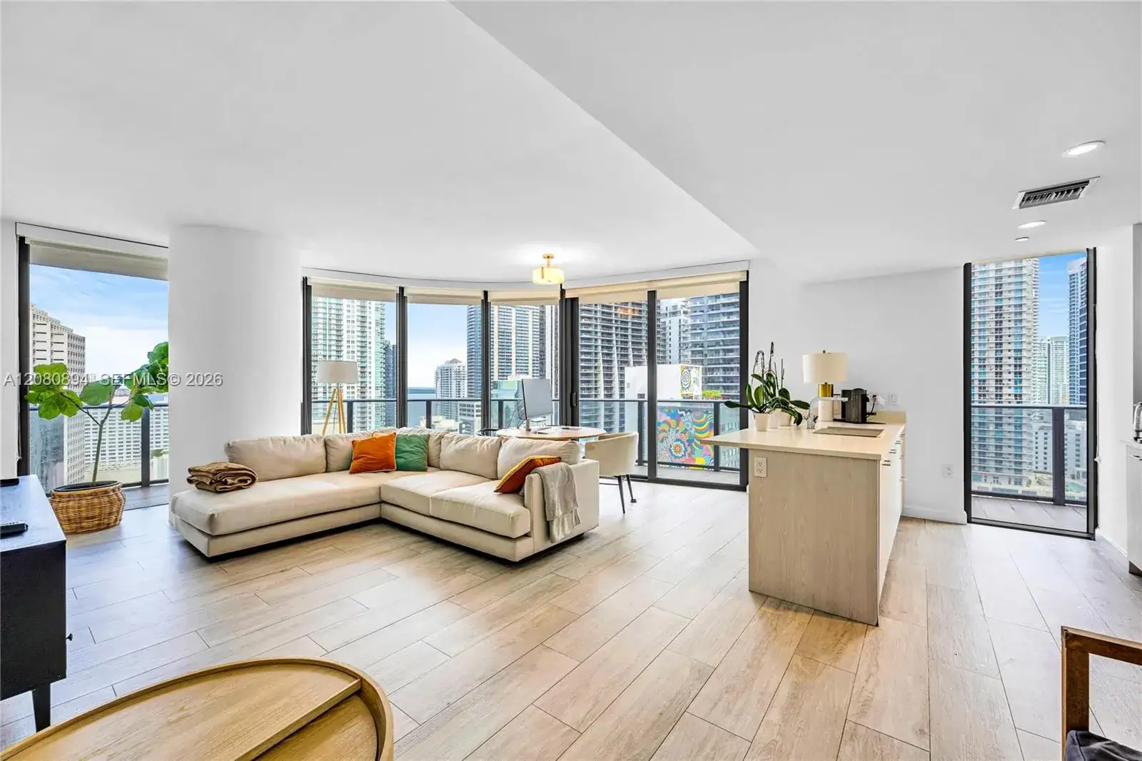 45 SW 9th St # 2103, Miami FL 33130