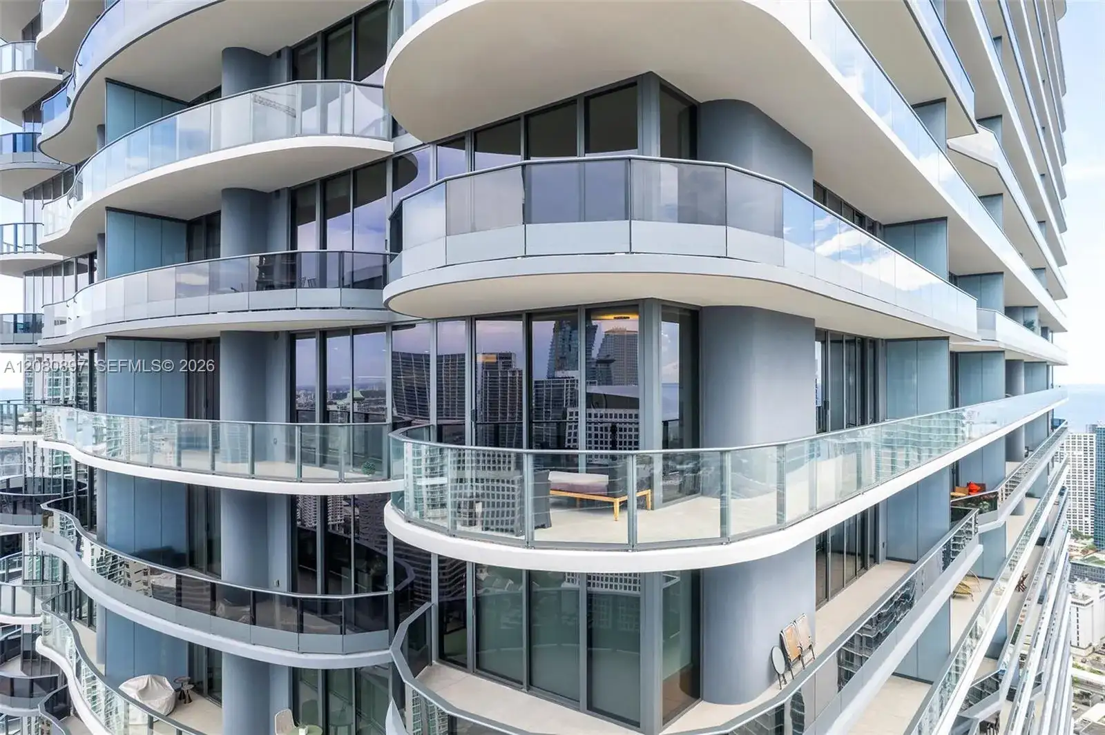 1000 Brickell Plz, Miami FL 33131 photo 2