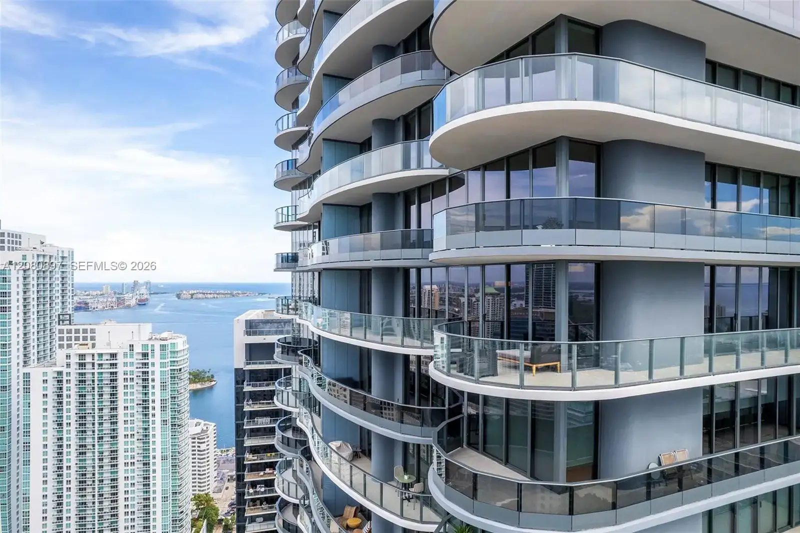 1000 Brickell Plz, Miami FL 33131 photo 3
