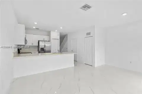 957 NE 211th St, Miami FL 33179 photo 4