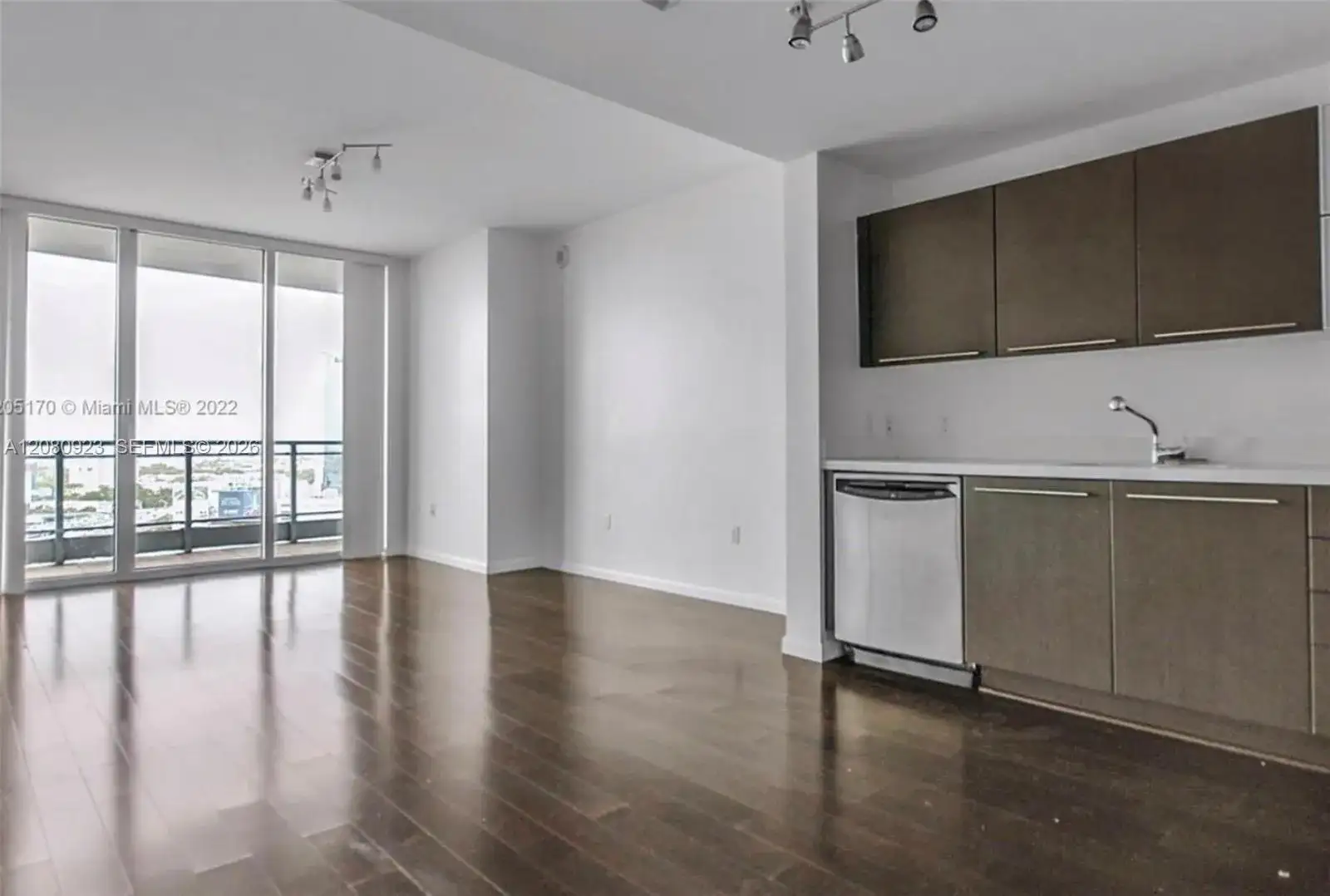 90 SW 3rd St # 2210, Miami FL 33130 photo 2