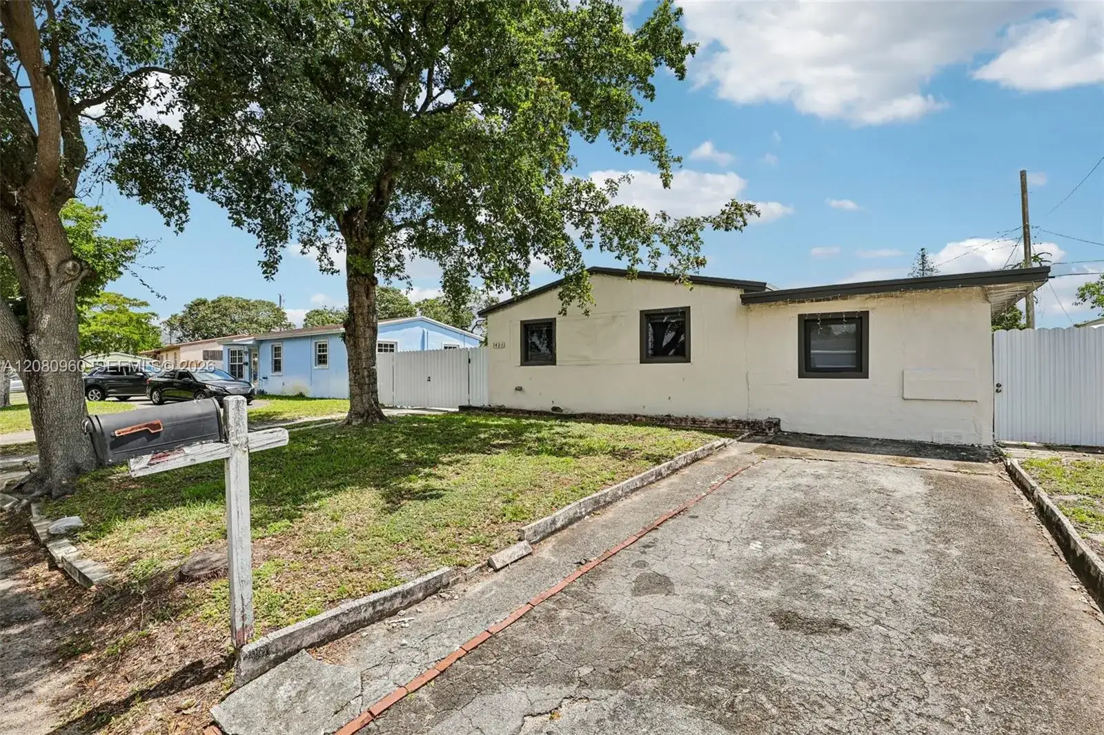 1421 N 68th Ter, Hollywood FL 33024 photo 2