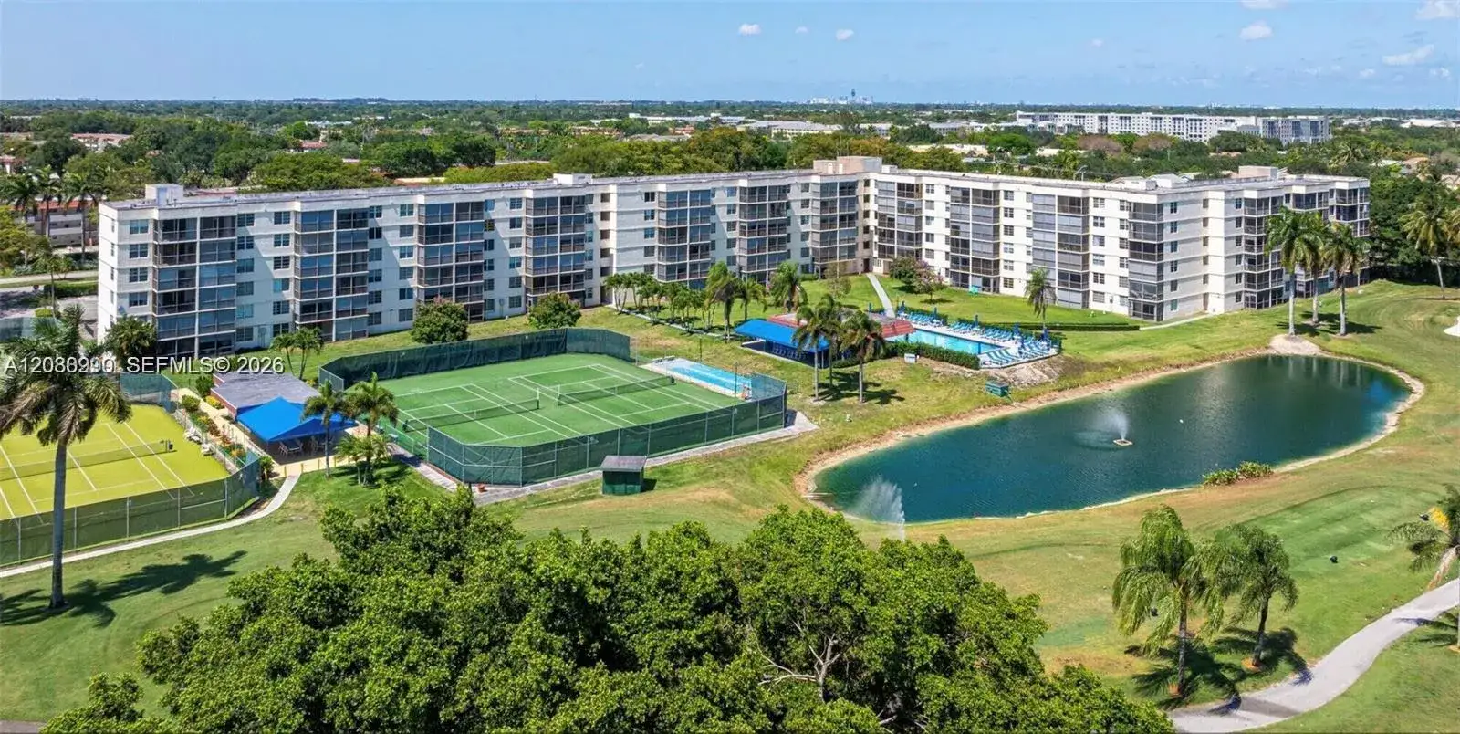 800 S Hollybrook Dr # 305, Pembroke Pines FL 33025