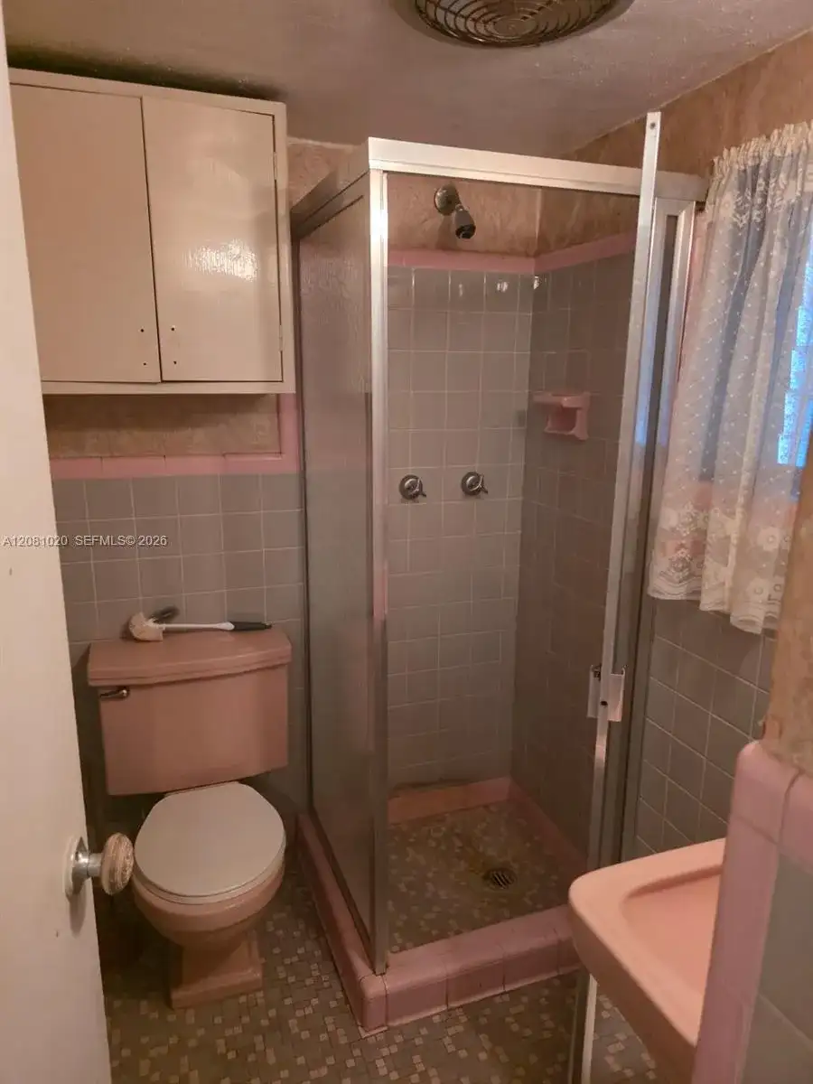 921 NE 163rd St, North Miami Beach FL 33162 photo 4