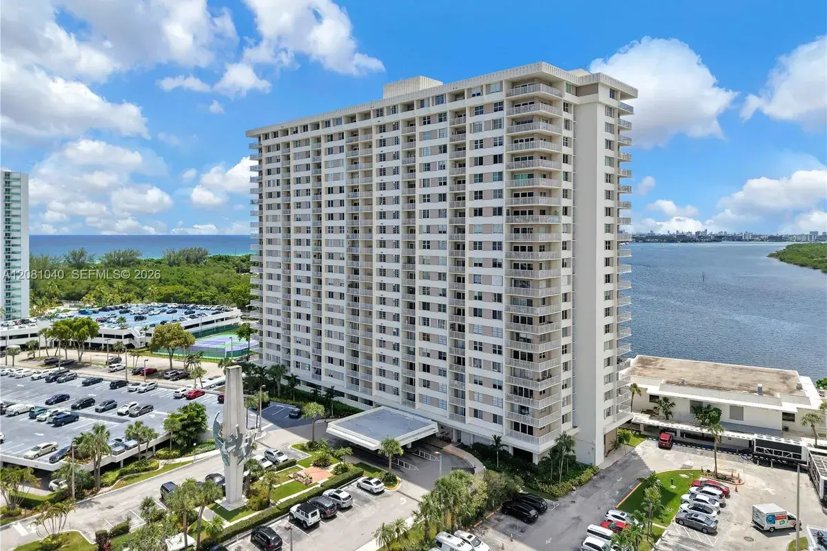 300 Bayview Dr # 211, Sunny Isles Beach FL 33160