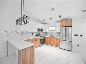1230 NE 1st Ave, Fort Lauderdale FL 33304