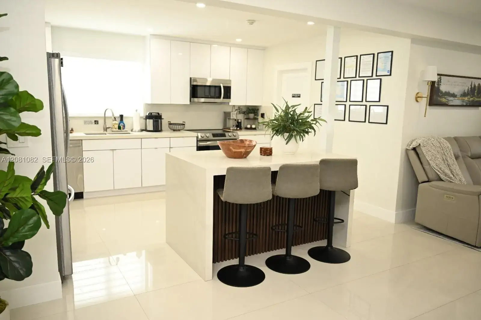 850 W 51st Pl, Hialeah FL 33012 photo 2
