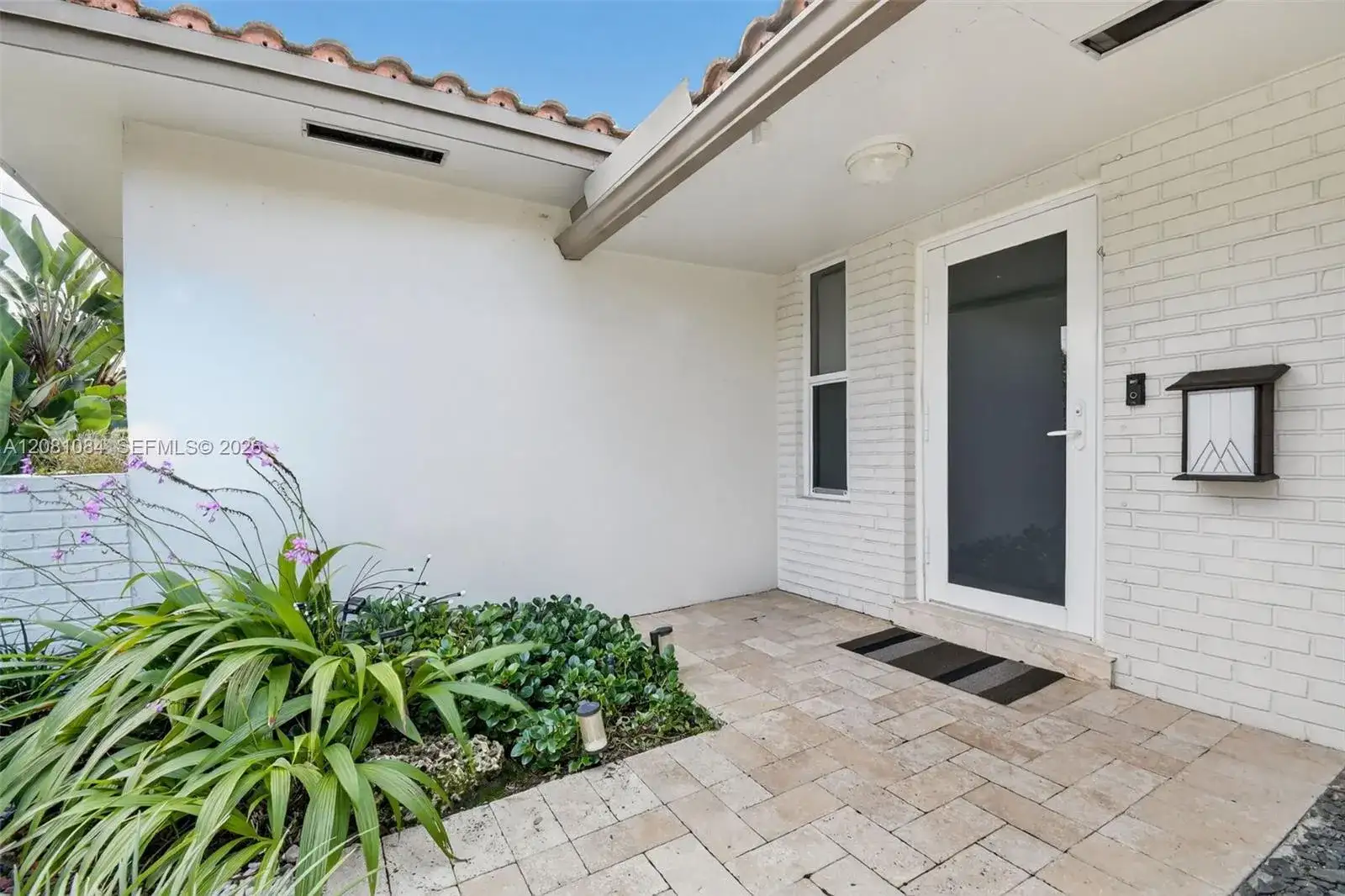 20610 NE 22nd Ct, Miami FL 33180 photo 2