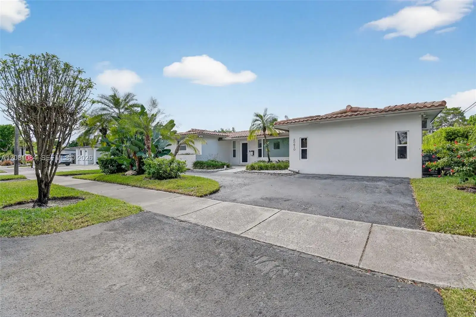 20610 NE 22nd Ct, Miami FL 33180 photo 3