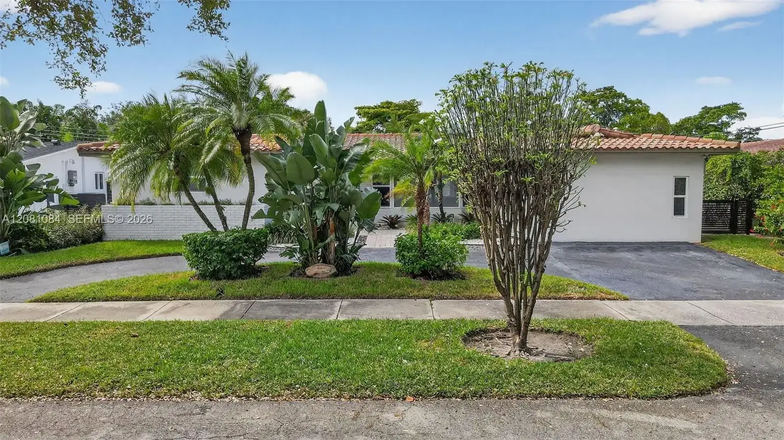 20610 NE 22nd Ct, Miami FL 33180 photo 4