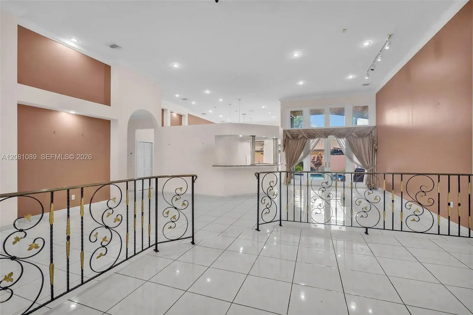 10485 NW 132nd St, Hialeah Gardens FL 33018 photo 2