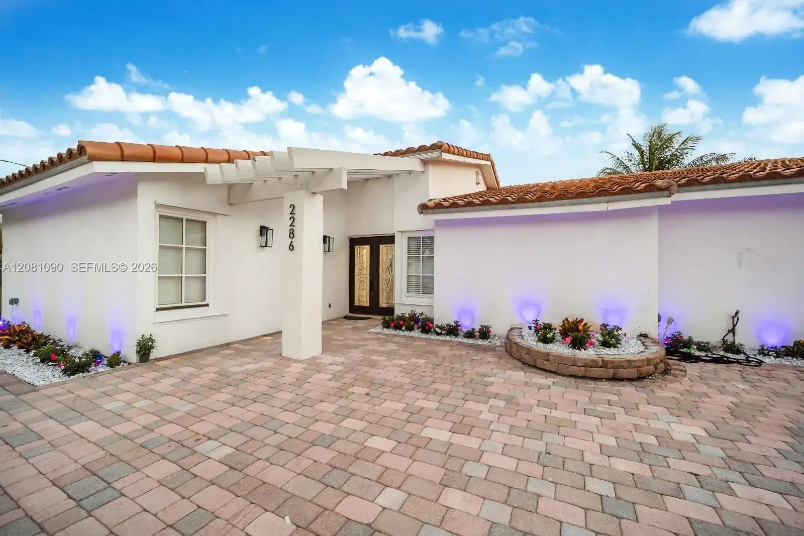 2286 NE 215th St, Miami FL 33180 photo 2