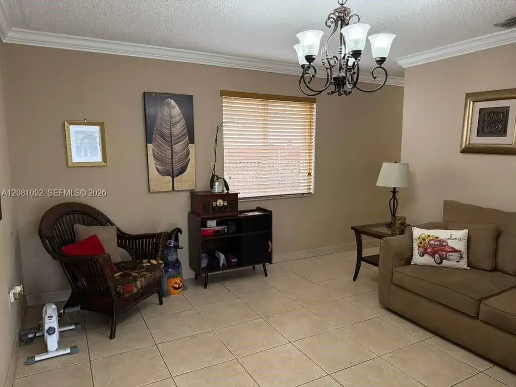 400 E 57th St, Hialeah FL 33013 photo 2