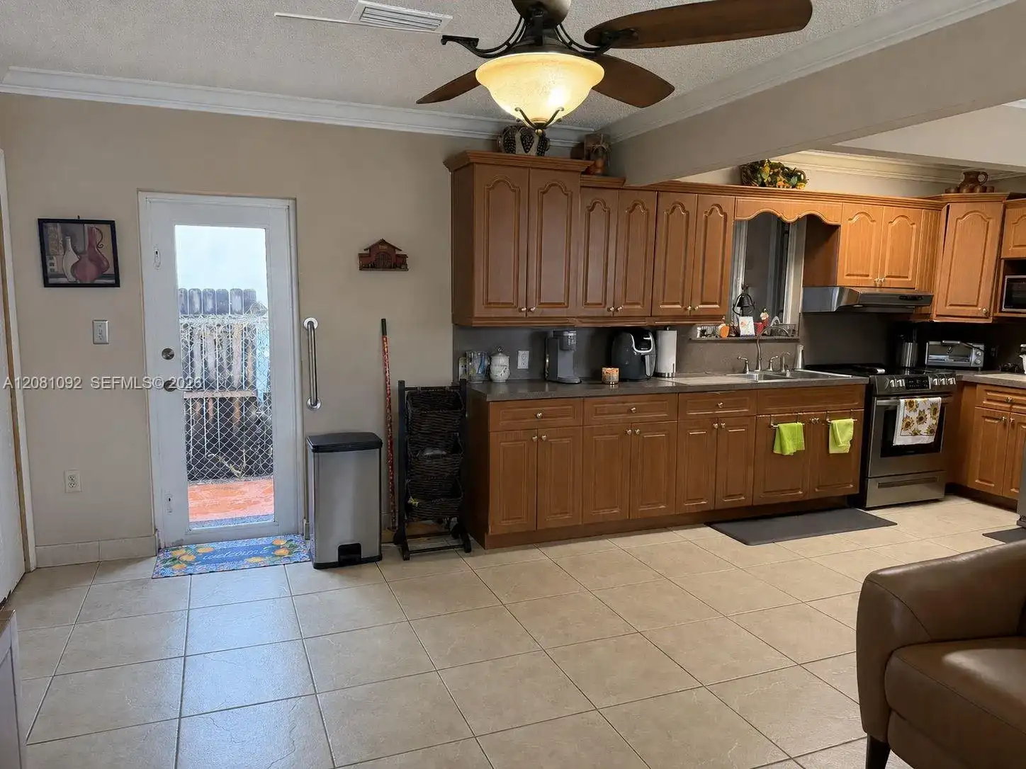 400 E 57th St, Hialeah FL 33013 photo 4