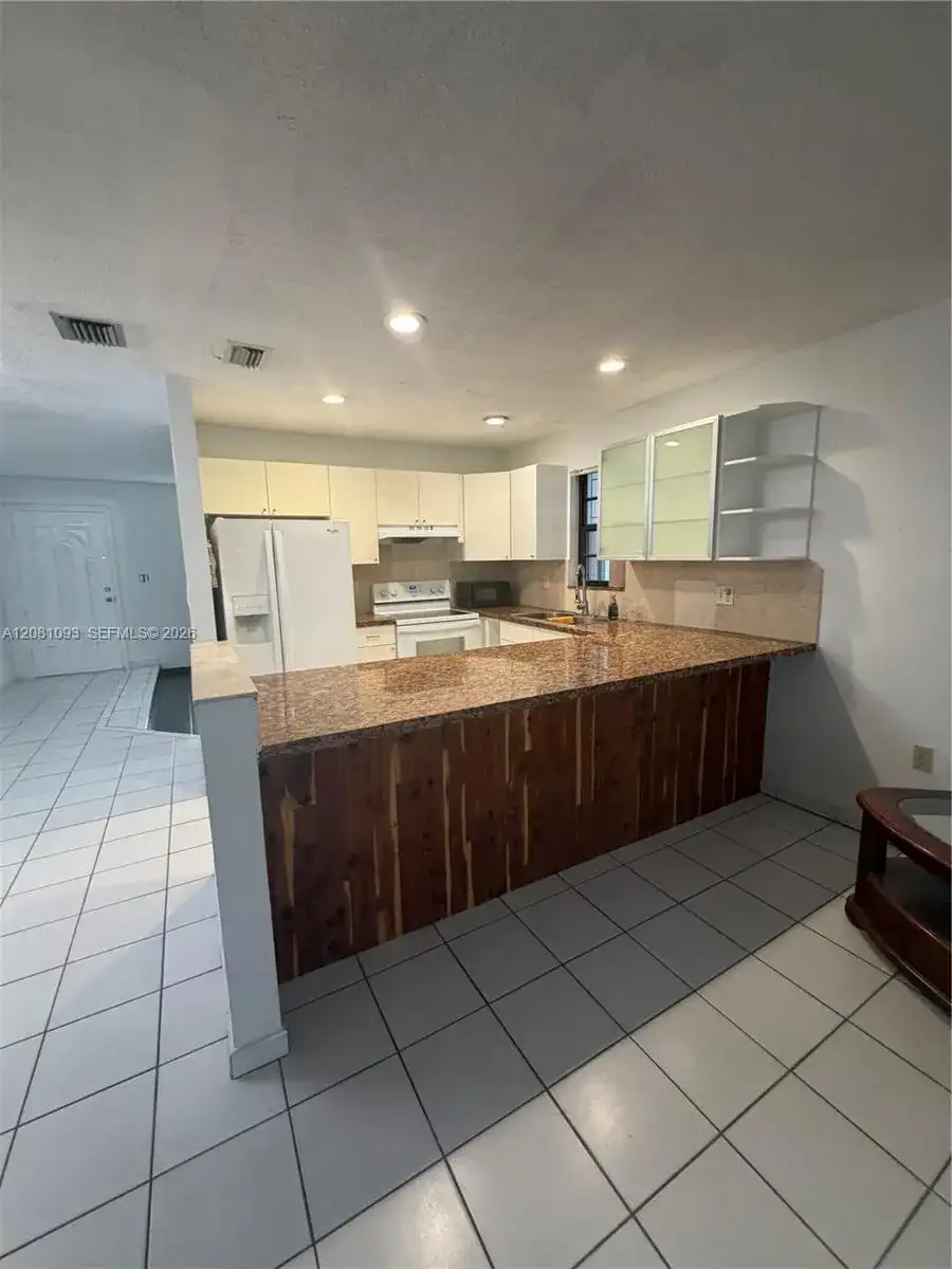 7577 W 5th Ln, Hialeah FL 33014 photo 3