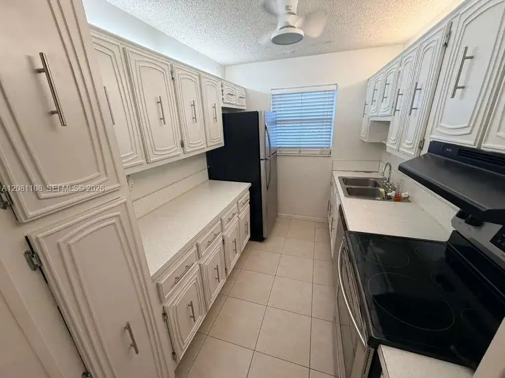 557 High Point Dr # B, Delray Beach FL 33445 photo 4