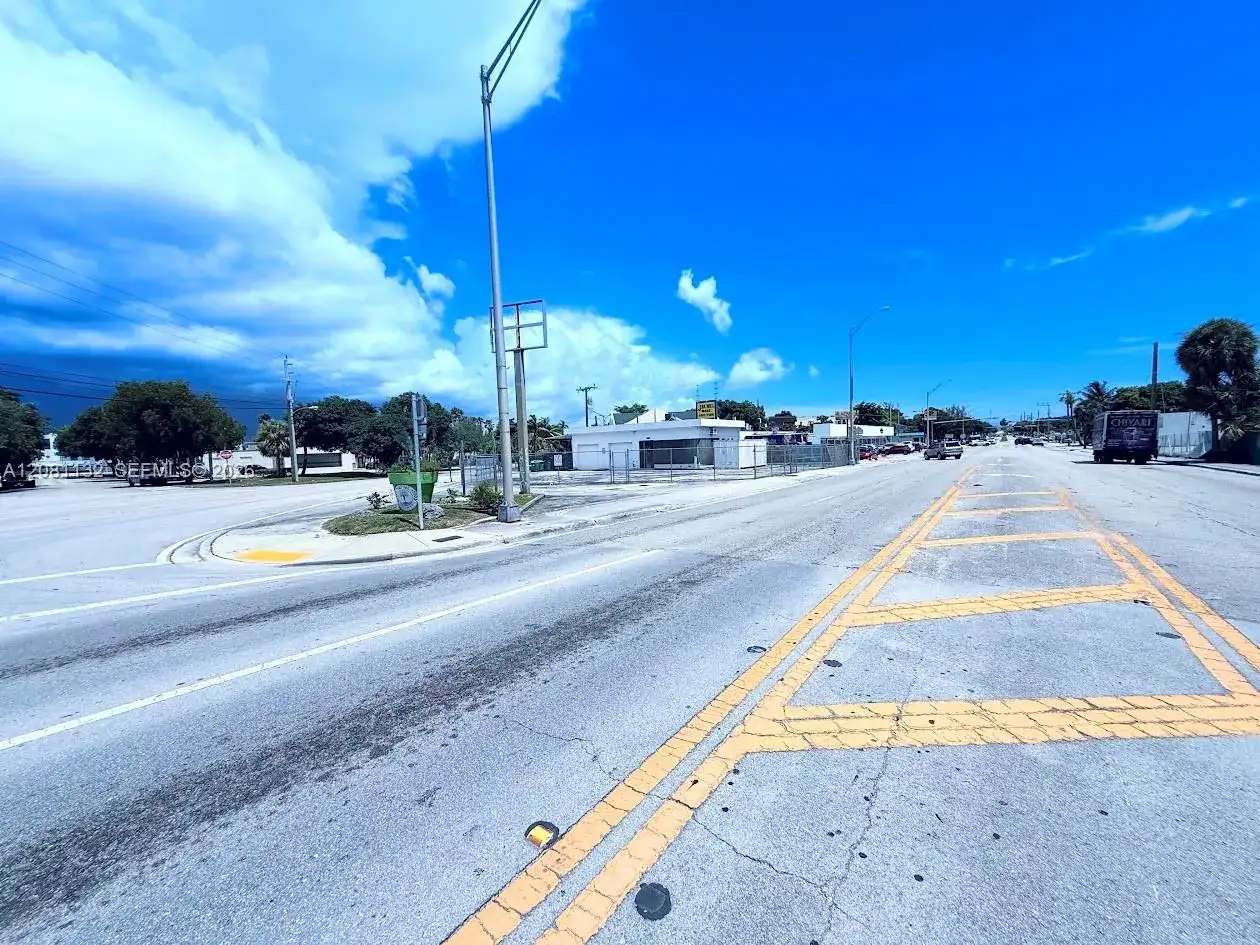 11815 NE 2nd Ave, Miami FL 33161 photo 3