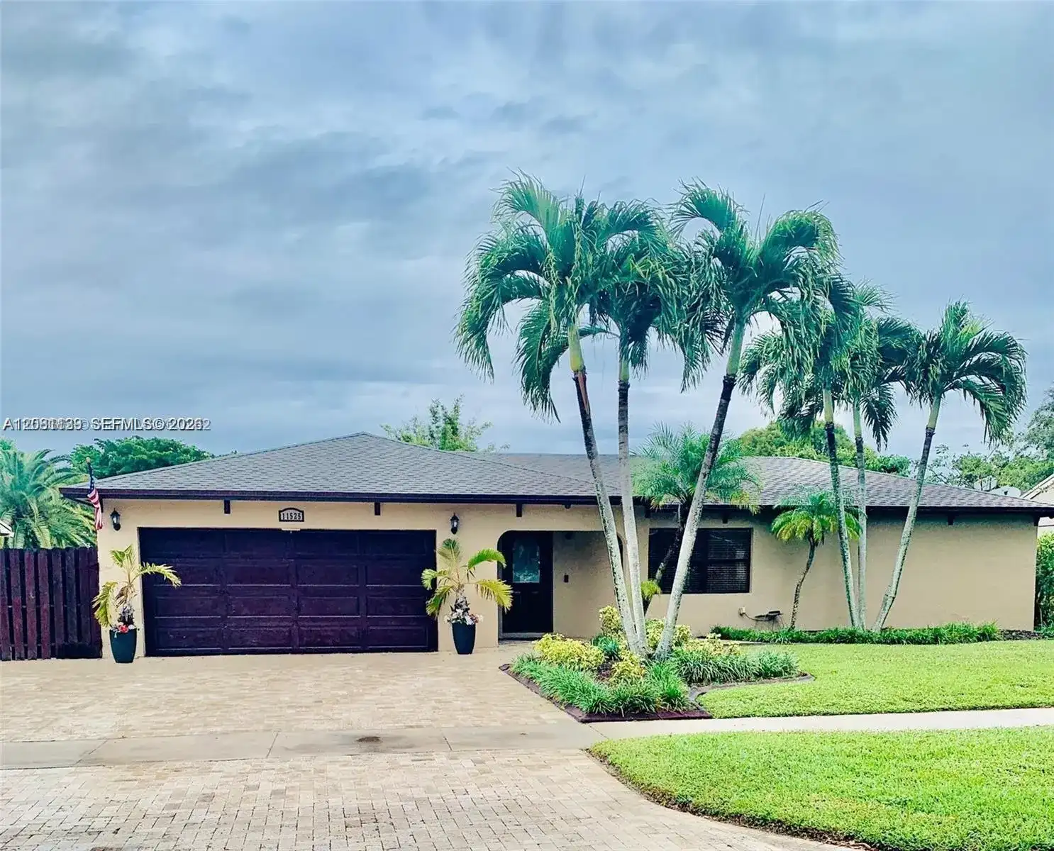 11525 SW 54th St, Cooper City FL 33330