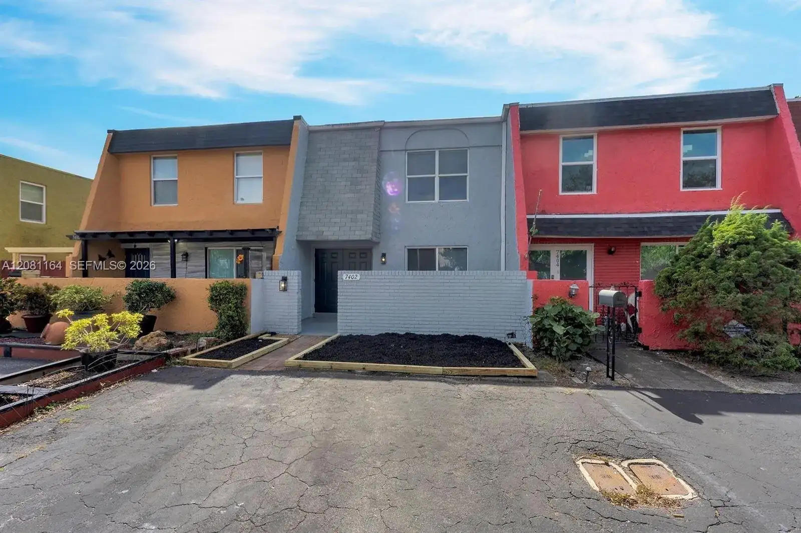 7402 NW 75th St, Tamarac FL 33321 photo 2
